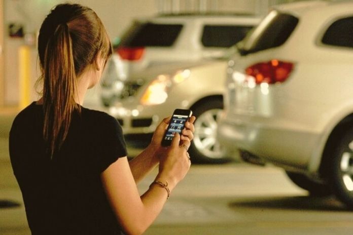 Smartphone And Car - An Impossible Combination